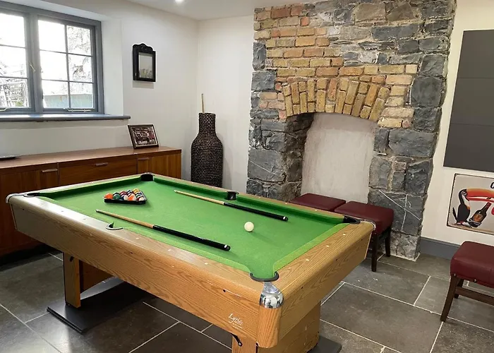 Old ‘four Sisters’ *