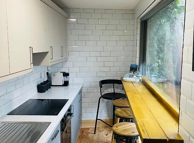 Old ‘four Sisters’ *