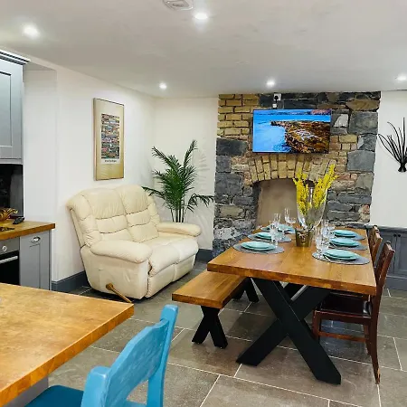 Old 'four Sisters' Tatil Evi *